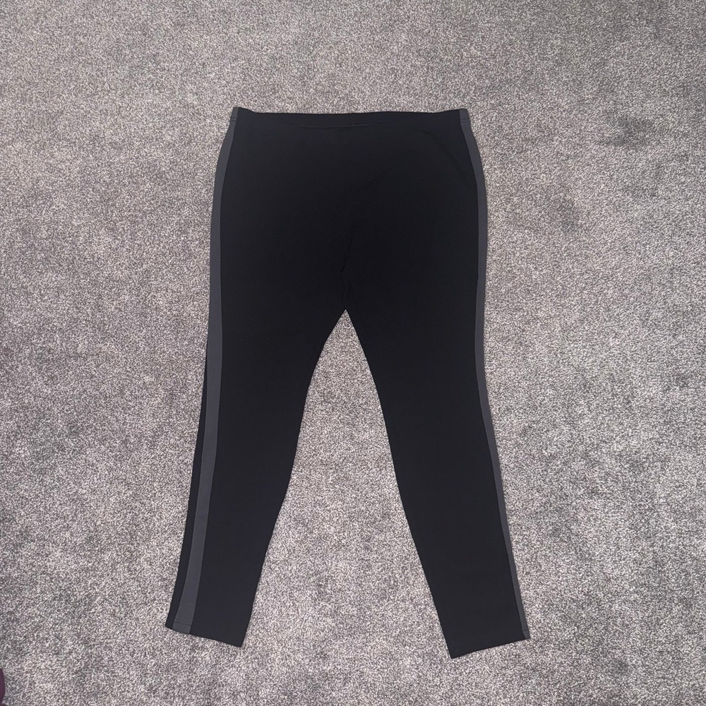 Simply Vera - Vera Wang Women's Black Leggings w/ Grey Side Stripe - Size Large